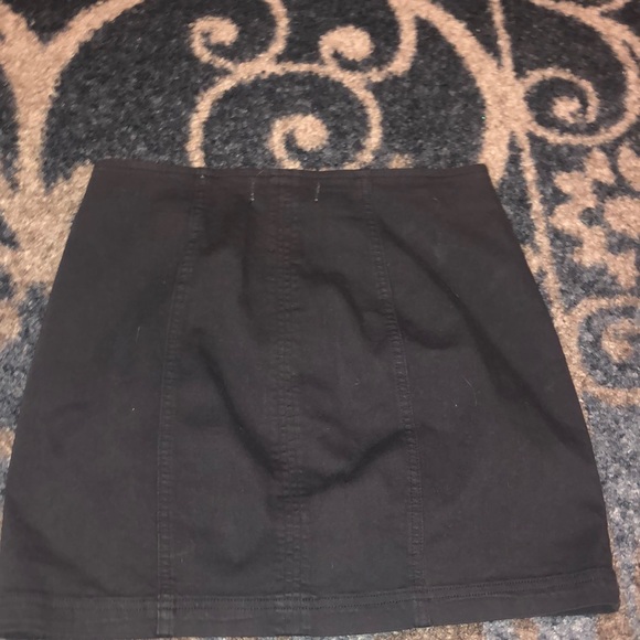 Black skirt - Picture 2 of 2